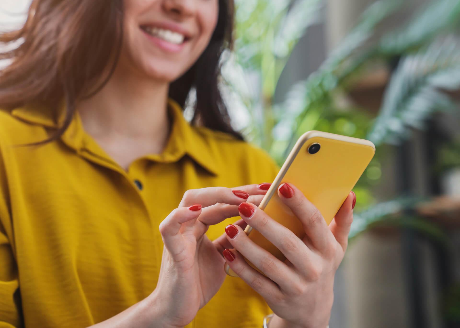 woman learning chinese on her phone