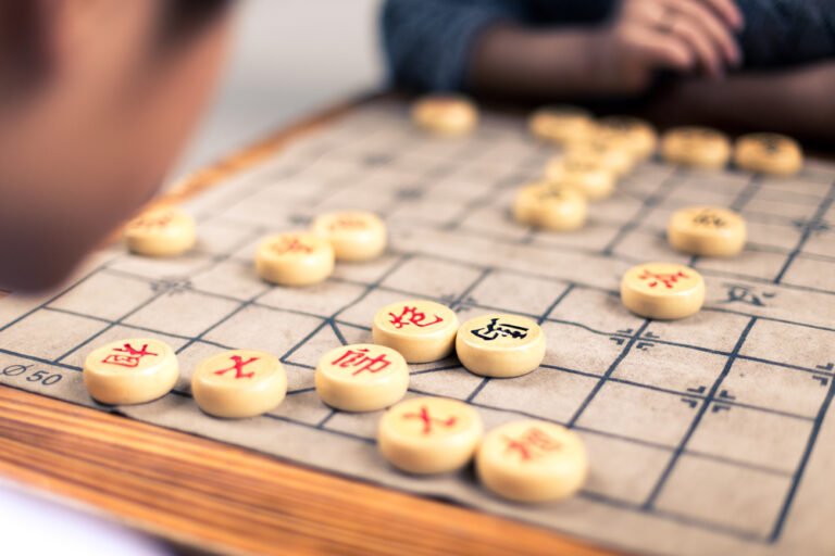 Chinese chess (象棋 xiàngqí) Chinese chess (象棋 xiàngqí)