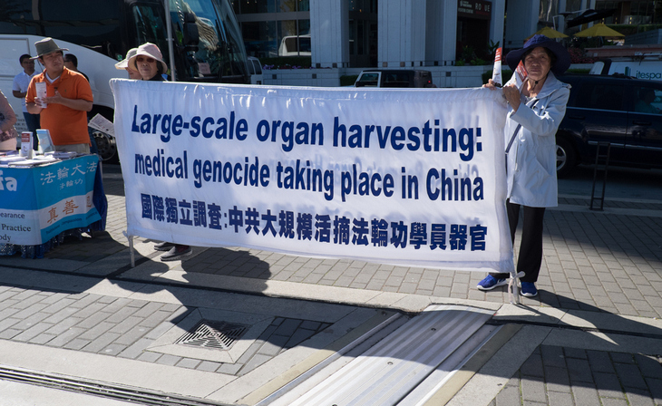 chinese-protesters-on-streets