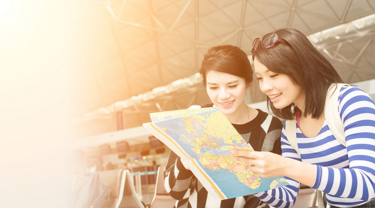 asian-woman-and-her-friend-traveling-abroad