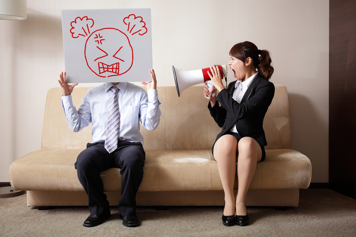 couple-arguing-woman-screaming