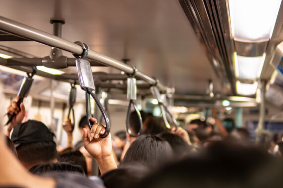 crowd-inside-train-rush-hour