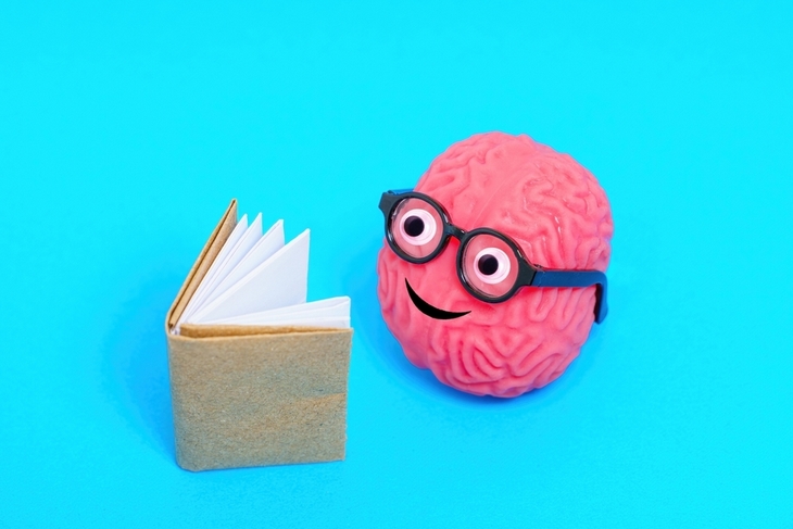 cute-human-brain-character-wearing-glasses-learning